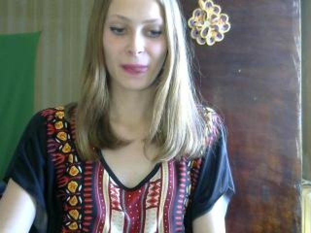 17432-olivia4u-teen-caucasian-blue-eyes-webcam-female-blonde-webcam-model