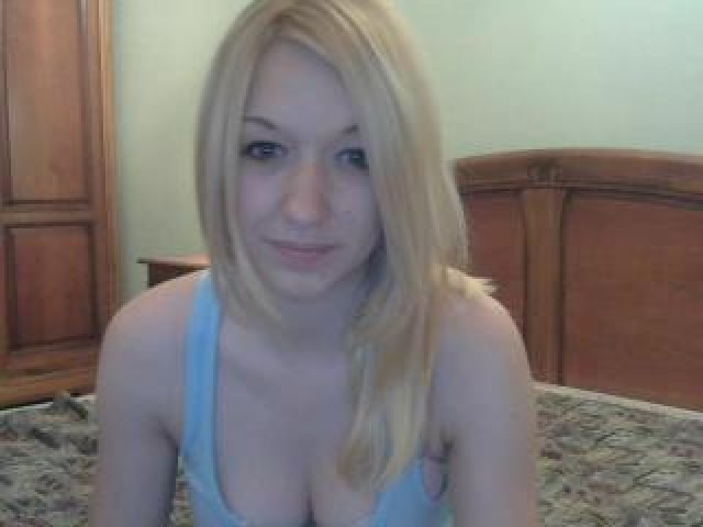 17660-lollaaax-blue-eyes-webcam-middle-eastern-teen-female-webcam-model